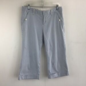 Gap Original stretch almost vintage blue and white seersucker capris. Size 6.